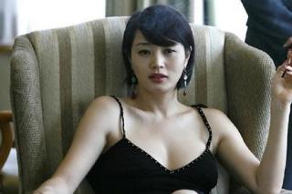 Chị đại Kim Hye Soo: Khốn khổ mẹ mê cờ bạc, dính phốt đạo luận văn