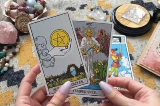 Bói bài Tarot Chủ nhật ngày 13/3/2022: Tình yêu đơm hoa