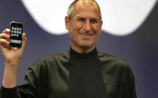 Hơn 10 năm sau khi qua đời, Steve Jobs vẫn truyền cảm hứng cho chúng ta thông qua 4 bài học điên rồ và thấm thía!