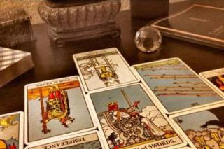 Bói bài Tarot thứ 5 ngày 17/3/2022: Công việc tiềm ẩn nhiều mối lo