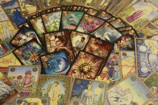 Bói bài Tarot thứ 6 ngày 18/3/2022: Thanh lọc bạn bè