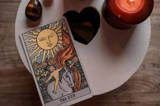 Bói bài Tarot Chủ nhật ngày 27/3/2022: Đừng đổ dầu vào lửa