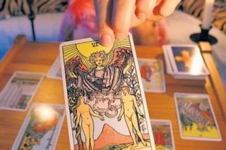 Bói bài Tarot thứ 5 ngày 14/4/2022: Tranh cãi không đáng có