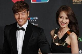 Mối quan hệ giữa mẹ Kim Jong Kook và con dâu hờ Song Ji Hyo