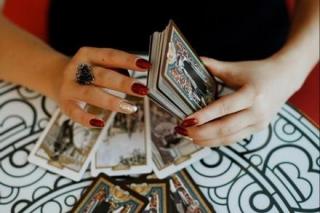 Bói bài Tarot tuần từ 25/4 đến 1/5/2022: Chi tiêu sau đại dịch