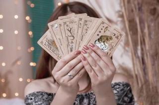 Bói bài Tarot thứ 3 ngày 3/5/2022: Thăng tiến đến nơi rồi