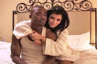 Bạn trai cũ nói Kim Kardashian và mẹ đẻ tự tung băng nóng