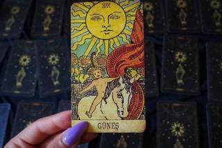 Bói bài Tarot Chủ nhật ngày 8/5/2022: Cơ hội ngẩng cao đầu