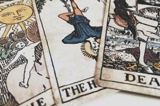 Bói bài Tarot thứ 6 ngày 13/5/2022: Đừng buồn khi đổ vỡ