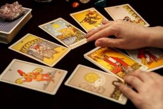 Bói bài Tarot tuần từ 23/5 đến 29/5/2022: Quá phụ thuộc tình yêu