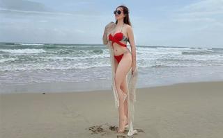 'Hot girl ngực khủng' Mai Thỏ khoe ảnh bikini táo bạo ở tuổi 31