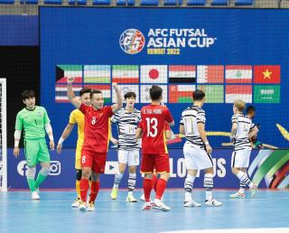 Tuyển futsal Việt Nam thắng Hàn Quốc 5-1 ở giải châu Á, đứng đầu bảng D