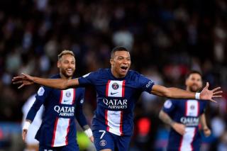 Kylian Mbappe dẫn đầu cầu thủ có thu nhập cao nhất, vượt qua đàn anh là Lionel Messi và Cristiano Ronaldo