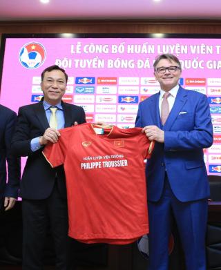 Huấn luyện viên Philippe Troussier đặt mục tiêu nâng tầm đội tuyển Việt Nam