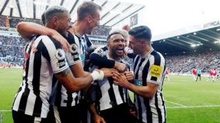 Thua Newcastle, Man Utd mất vị trí thứ ba Ngoại Hạng Anh