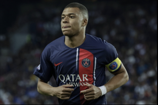 Manchester United đang chuẩn bị cho một cuộc đấu giá chuyển nhượng Kylian Mbappe với một hợp đồng kỷ lục thế giới, theo thông tin được chia sẻ trên bài viết của tờ Sun Sports vào ngày 15-6. 