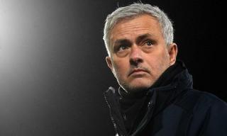 Mourinho bắt đầu án phạt cấm chỉ đạo của UEFA