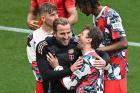 Harry Kane ăn mừng hụt khi Bayern Munich lỡ cơ hội vô địch Bundesliga sớm