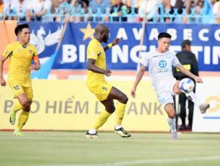 Nam Định đánh bại Quảng Nam, chính thức đăng quang V-League 2024/2025