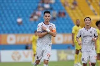 Tiến Linh chia sẻ danh hiệu Vua phá lưới V-League 2024/25 cùng hai ngoại binh