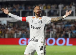 Neymar ghi bàn trở lại sau 2 tháng vắng mặt, thắp hy vọng trụ hạng cho Santos