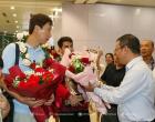 U23 Việt Nam mang cúp vô địch Đông Nam Á 2025 trở về Hà Nội, người hâm mộ nồng nhiệt chào đón