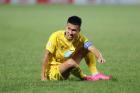 Doãn Ngọc Tân chia tay lượt đi V-League 2025/26 vì chấn thương nặng
