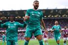 Salah phá kỷ lục phạt đền, Liverpool giữ mạch toàn thắng ở Ngoại hạng Anh