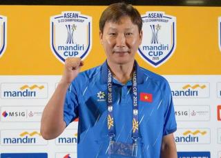 Danh sách triệu tập U23 Việt Nam: HLV Kim Sang-sik gây bất ngờ với nhiều cầu thủ từ nhóm đua trụ hạng V-League 2025–2026