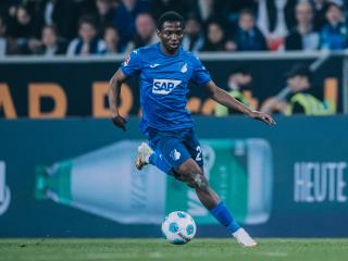 Arsenal nhắm Bazoumana Toure: Arteta mê mẩn “cầu thủ nhanh nhất châu Âu”