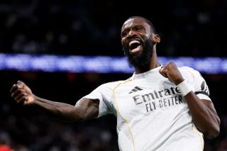 Man Utd, Liverpool tranh Antonio Rudiger hè 2026