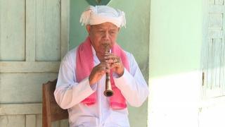 Ông Thông Long và hành trình gìn giữ thanh âm saranai ở làng Chăm Lâm Thuận