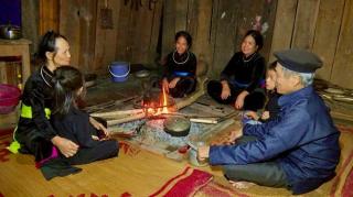 Vì sao người Tày không bao giờ để bếp lửa tắt?