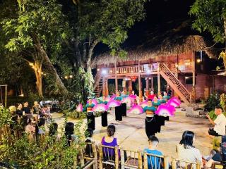 Vì sao nhà sàn người Thái luôn có hai cầu thang?